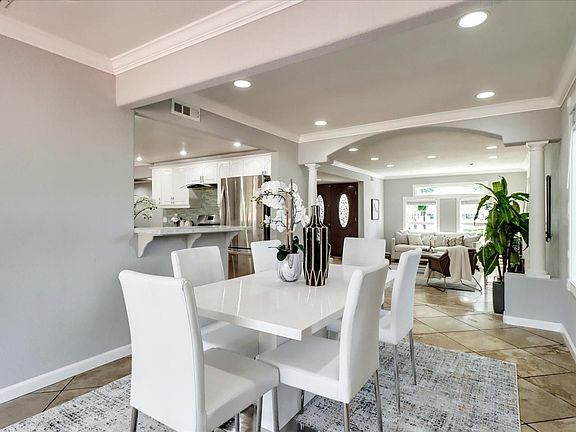 5th image of 5326 Avenida Almendros