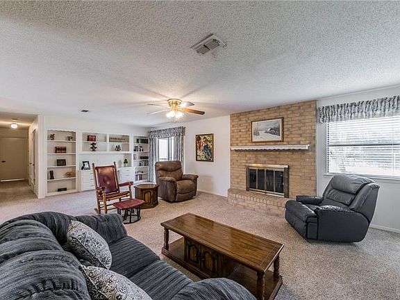 3rd image of 1306 Pecan Dr