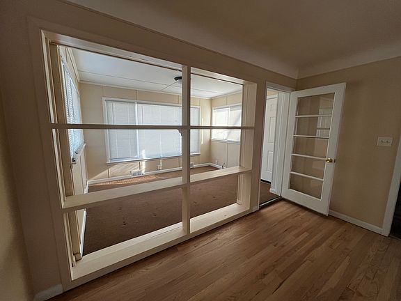 3rd image of 23540 Cloverlawn Ave