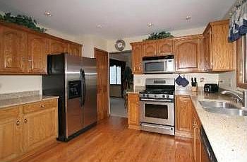 2nd image of 140 S Emerald Ave