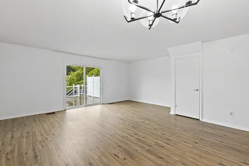 3 bed, 2.5 bath, 1542 sqft, $2,300 — Photo 4