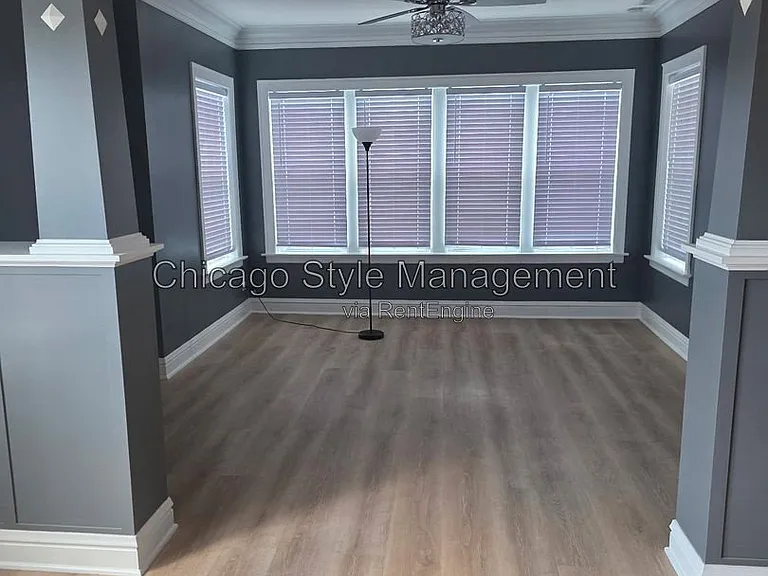 9517 S Escanaba Ave #1 — Photo 1