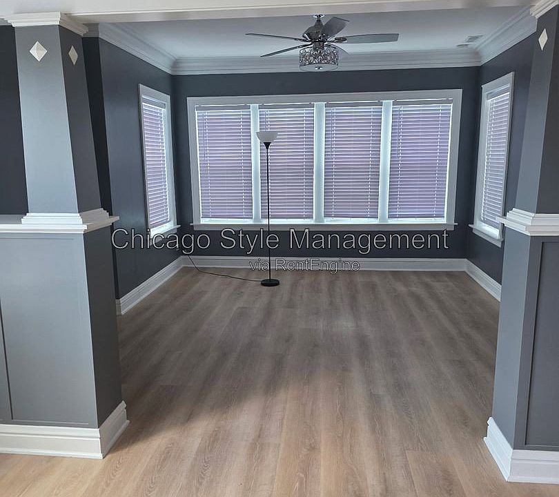 1st image of 9517 S Escanaba Ave #1