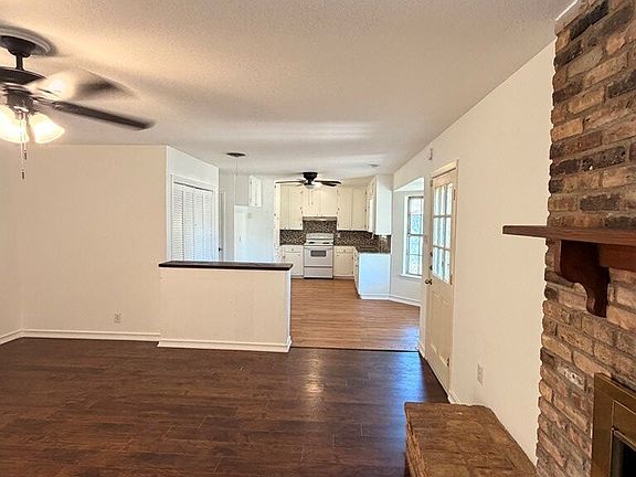 3rd image of 3214 W Golf Course Rd