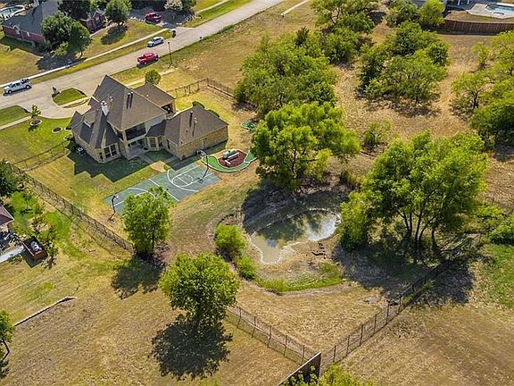 4th image of 2829 Eden Dr