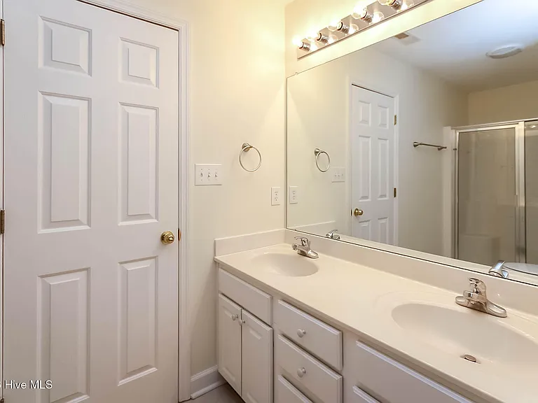 123 S Park Ln — Photo 10