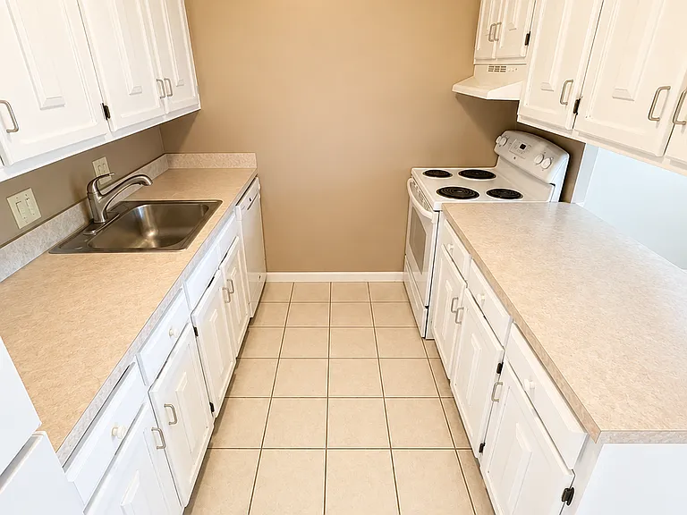 4459 S 27th St #C09 — Photo 2