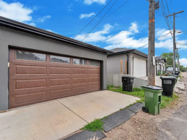 9327 Connors Rd NW, Edmonton, AB T6C 4B9