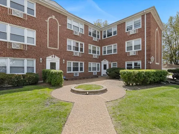 4853 Dobson St Unit 104, Skokie, IL 60077