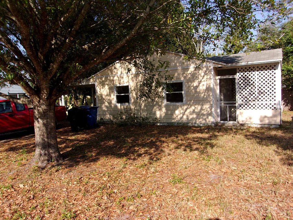 huge shady yard in quiet neighborhood