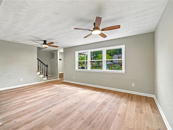 4th image of 808 Holly Hedge Ave