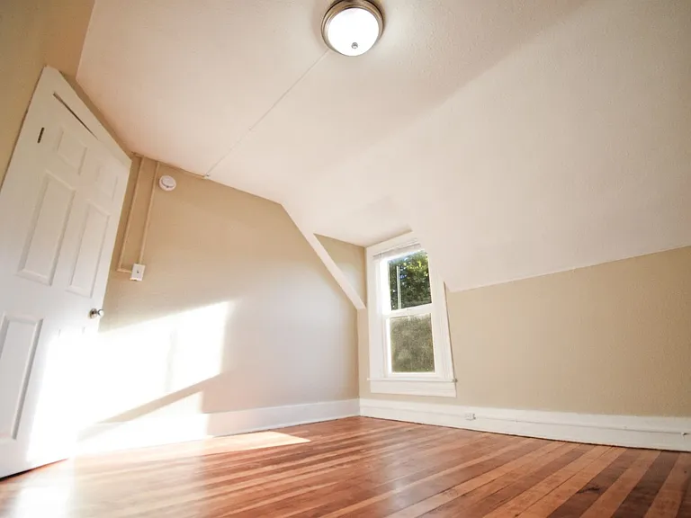 5272 NE 8th Ave — Photo 13
