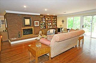 1st image of 11 Oakway Cir