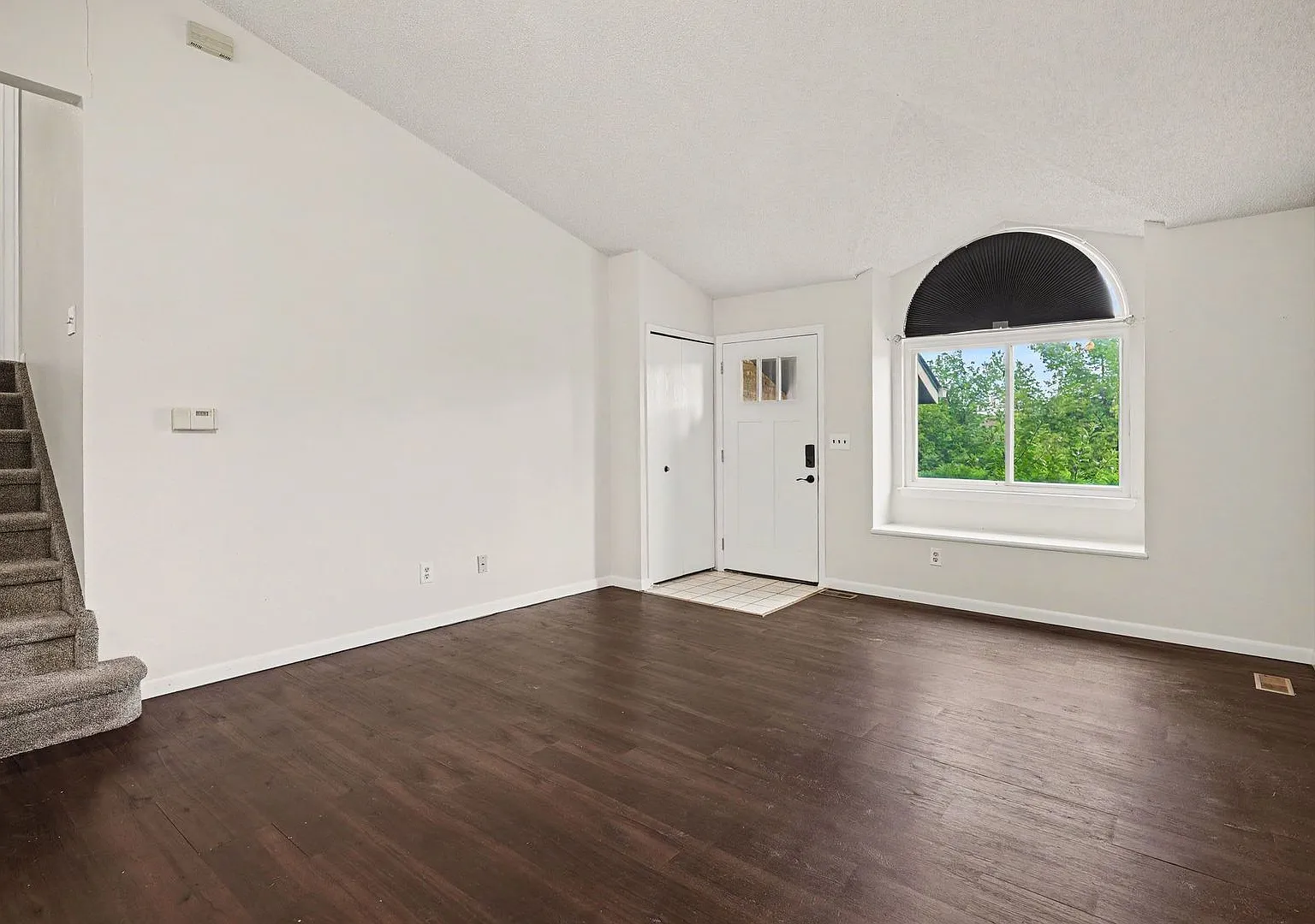 Great home on Cul-De-Sac, Big Yard, Views! Move in Ready NOW! — Photo 4