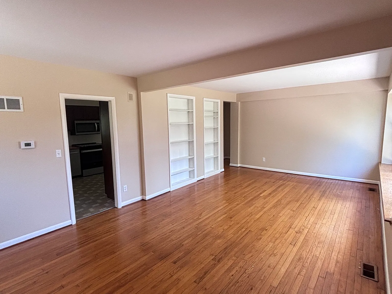 3 bed, 1250 sqft, $2,200 — Photo 2