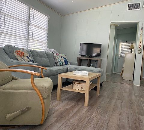 2nd image of 122 Nettles Blvd