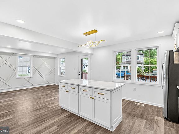 3rd image of 23 Gloucester Ave