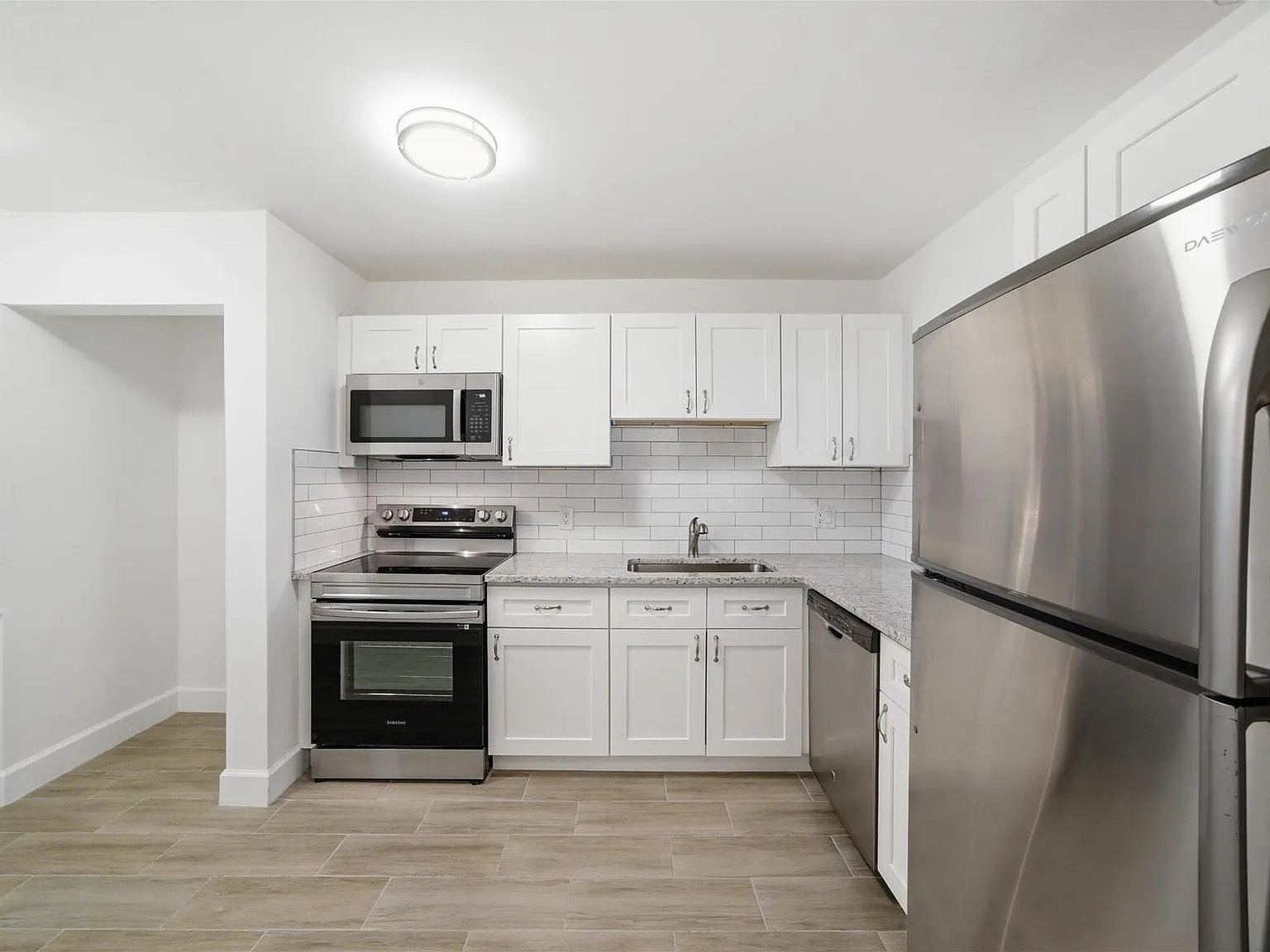 2 bed, 2.0 bath, 913 sqft, $1,950 — Photo 4