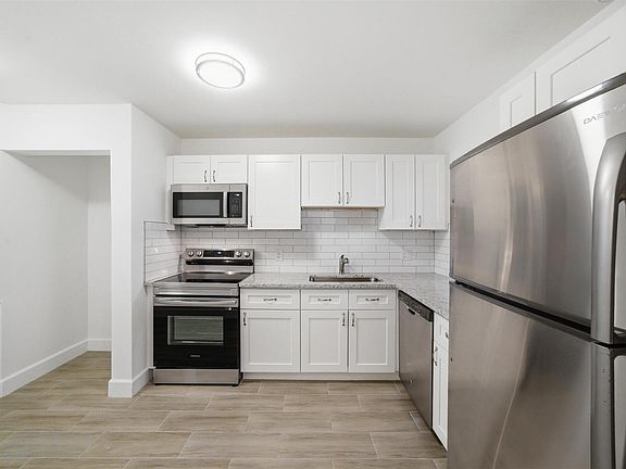 4th image of 428 Grove Isle Circle #9
