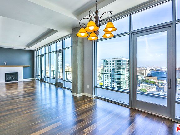 3rd image of 1100 S Hope St APT 1905