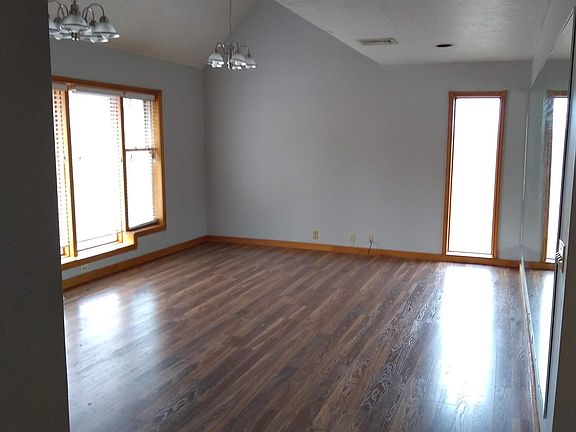 4th image of 2705 Brook Ln