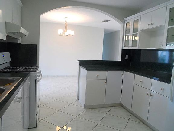 4th image of 2701 Village Green Dr