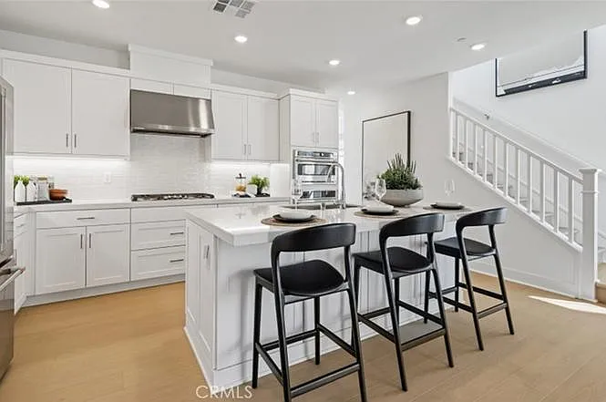 704 Guy Turner Dr — Photo 2