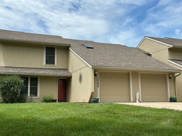 12204 Charlotte St, Kansas City, MO 64146
