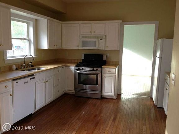 5th image of 304 Glyndon Mews Ct