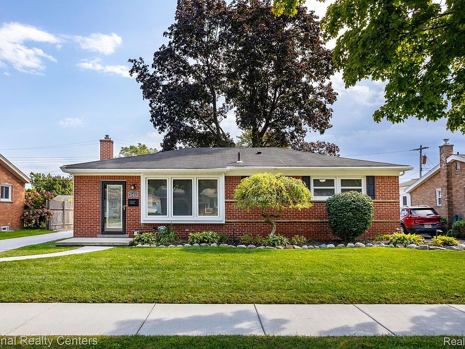 1st image of 35453 Parkdale St