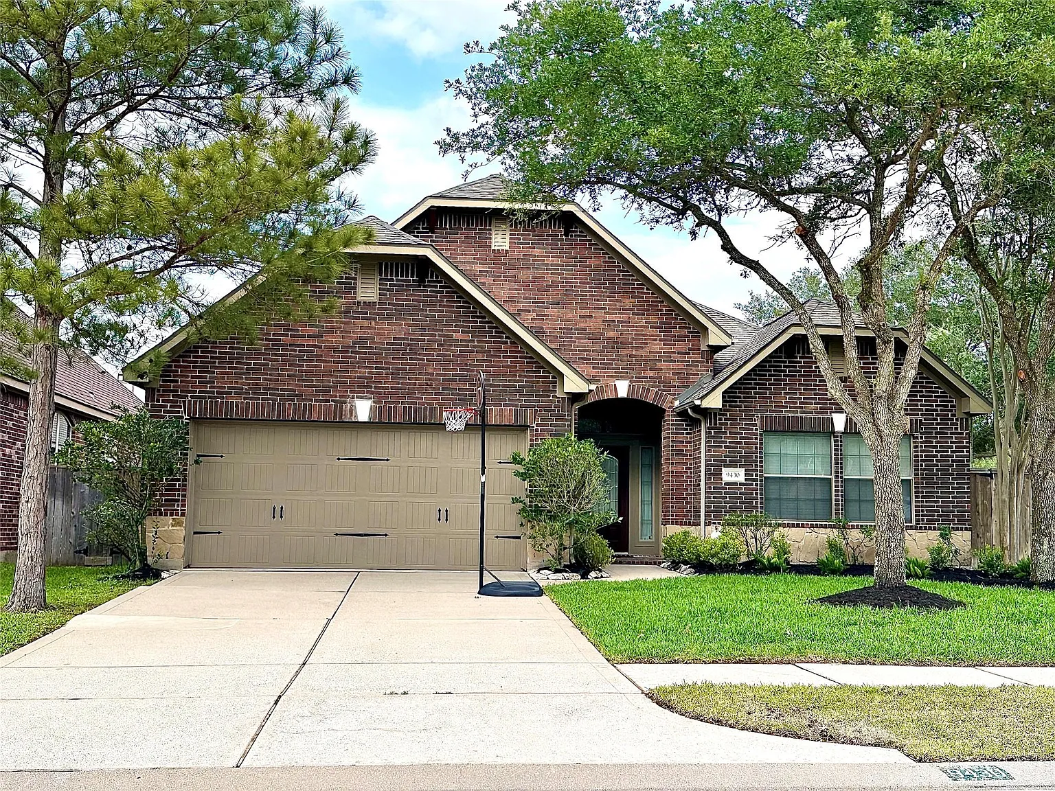 3 bed, 3.0 bath, 3045 sqft, $2,900 — Photo 2