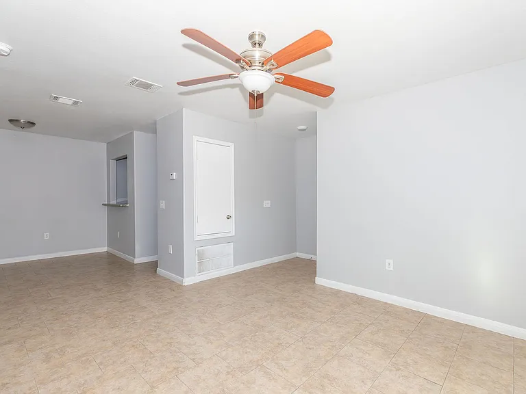 Capewood Apartments — Photo 15