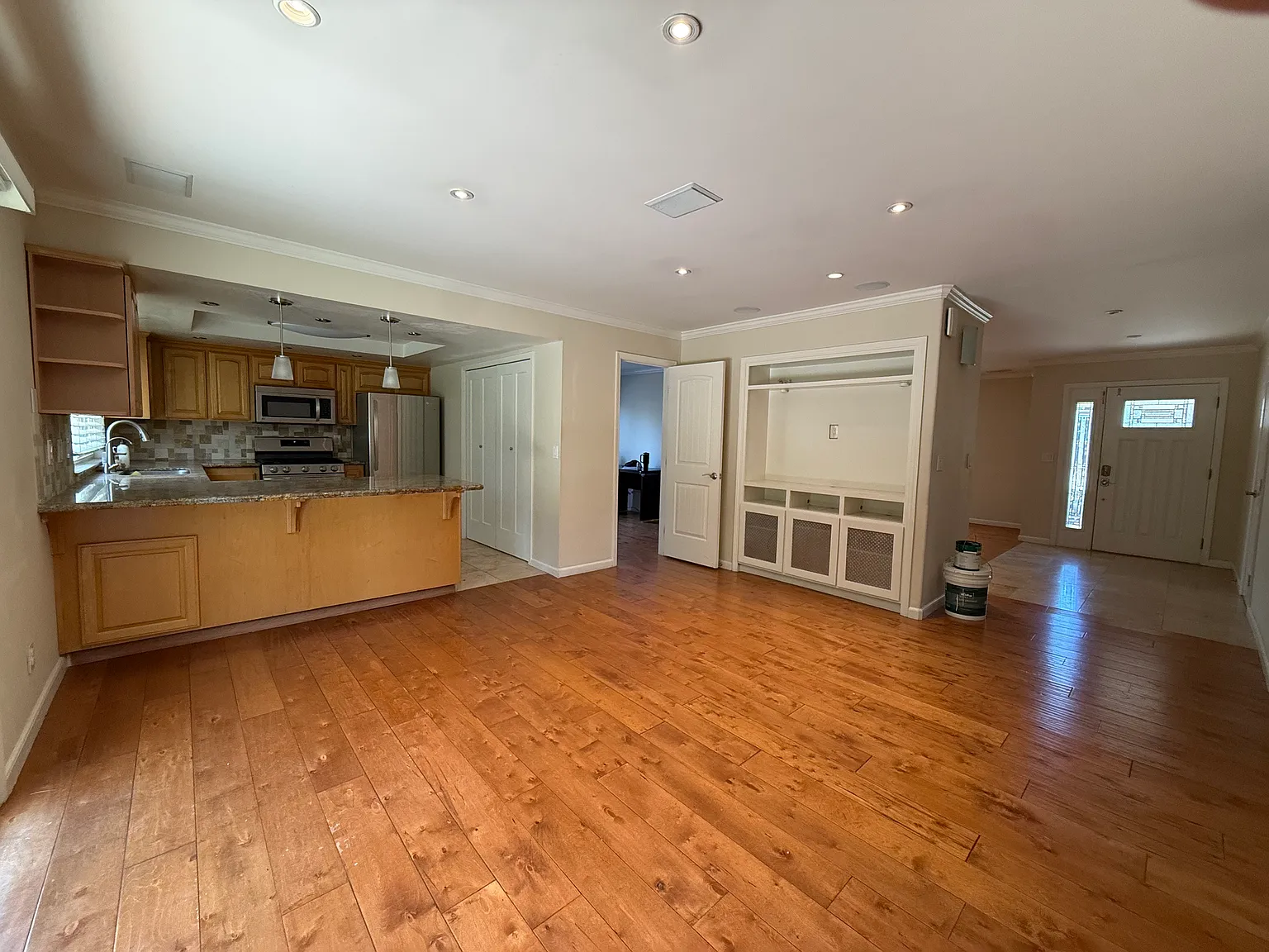 4 bed, 1800 sqft, $3,950 — Photo 4