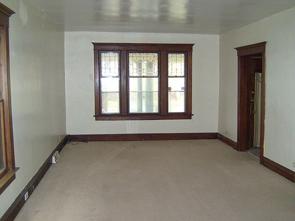 2nd image of 131 Richmond Ave #1