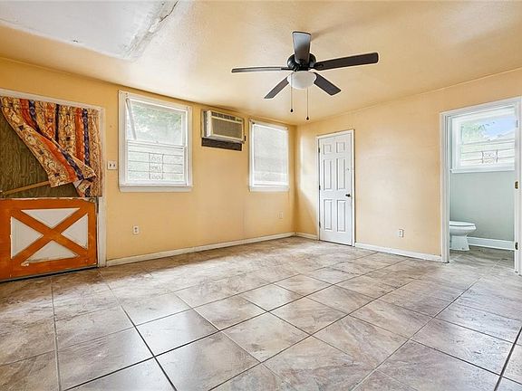 5th image of 1608 S Lopez St