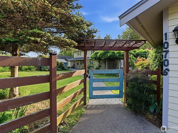 3rd image of 10706 Crescent Valley Drive NW