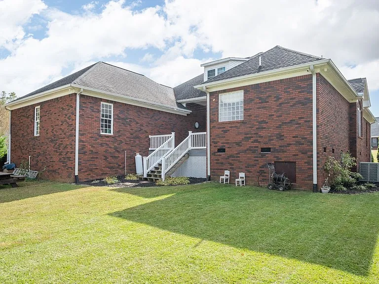 111 Roundstone Dr — Photo 4