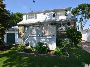 12 Beverly Rd, Wantagh, NY 11793