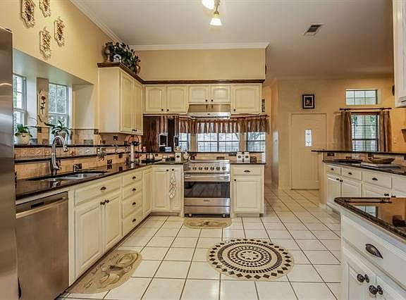 5th image of 6301 Meadows West Dr