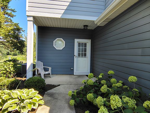 2nd image of 667 Woodhaven Dr