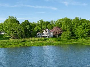 17 Youngs Lane, Setauket, NY 11733