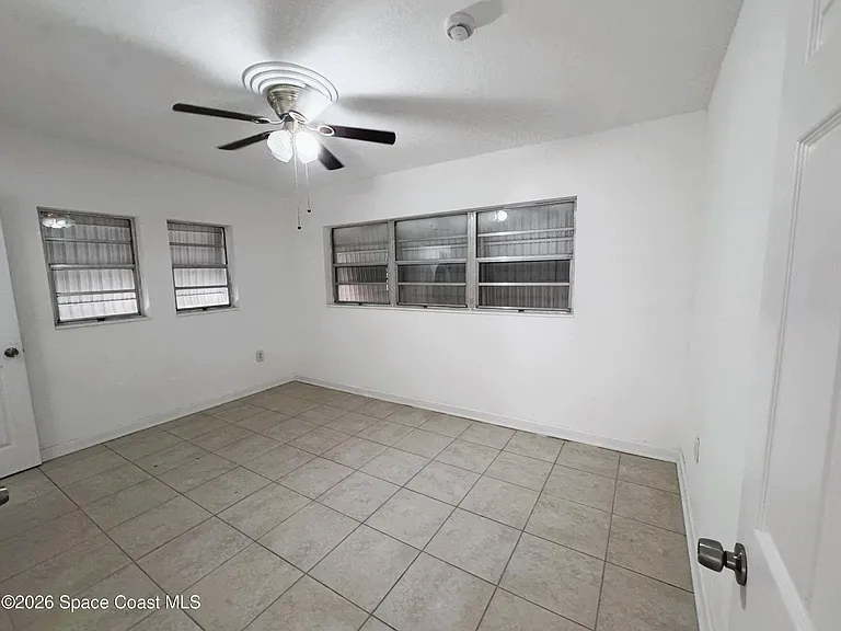 305 Edinburgh Dr — Photo 13