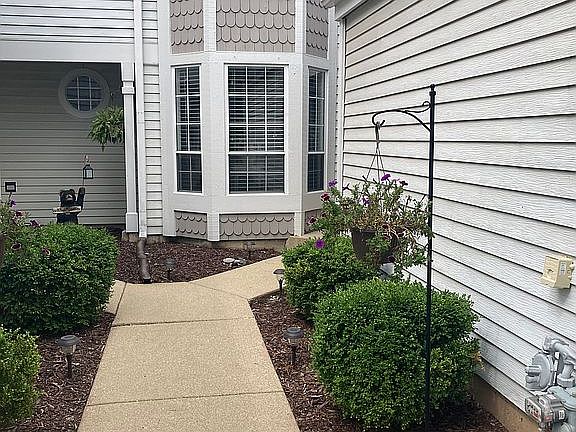 2nd image of 318 Stillwater Ct