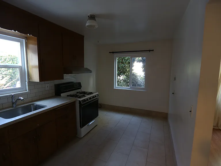 3112 Deakin St #1 — Photo 9
