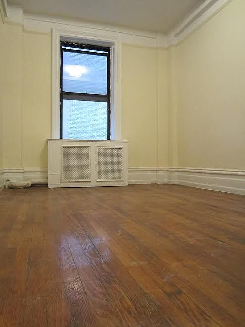2nd image of 221 W 109th St