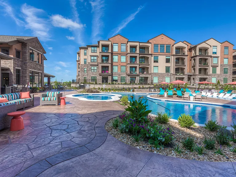 EdgeWater at City Center — Photo 9
