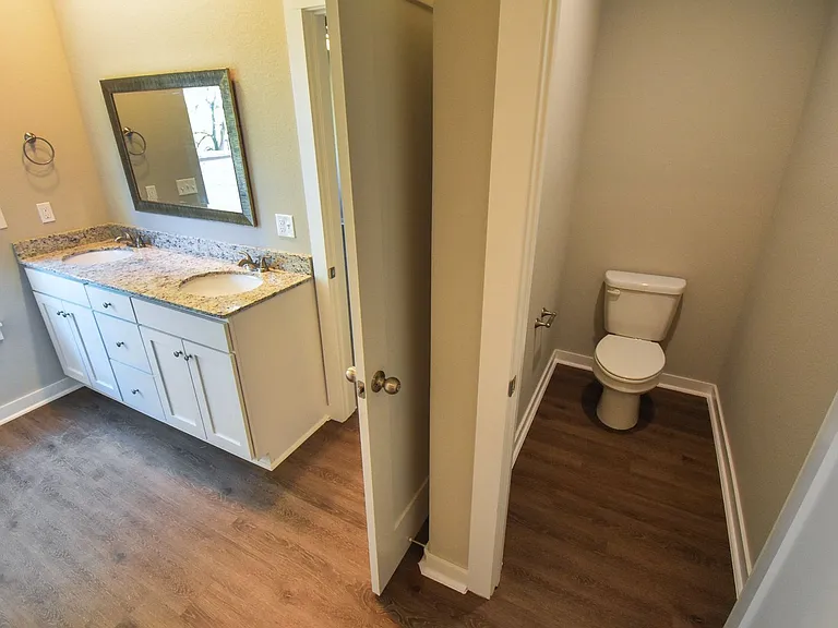 467 N Tacoma St — Photo 23