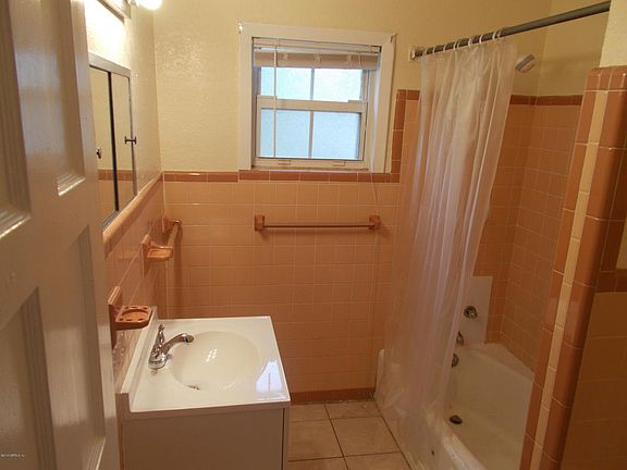5th image of 453 W 65th St