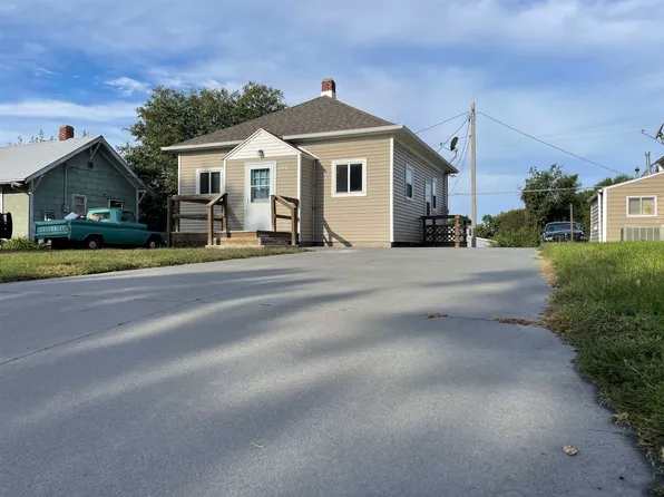 725 N 13th Ave, Broken Bow, NE 68822