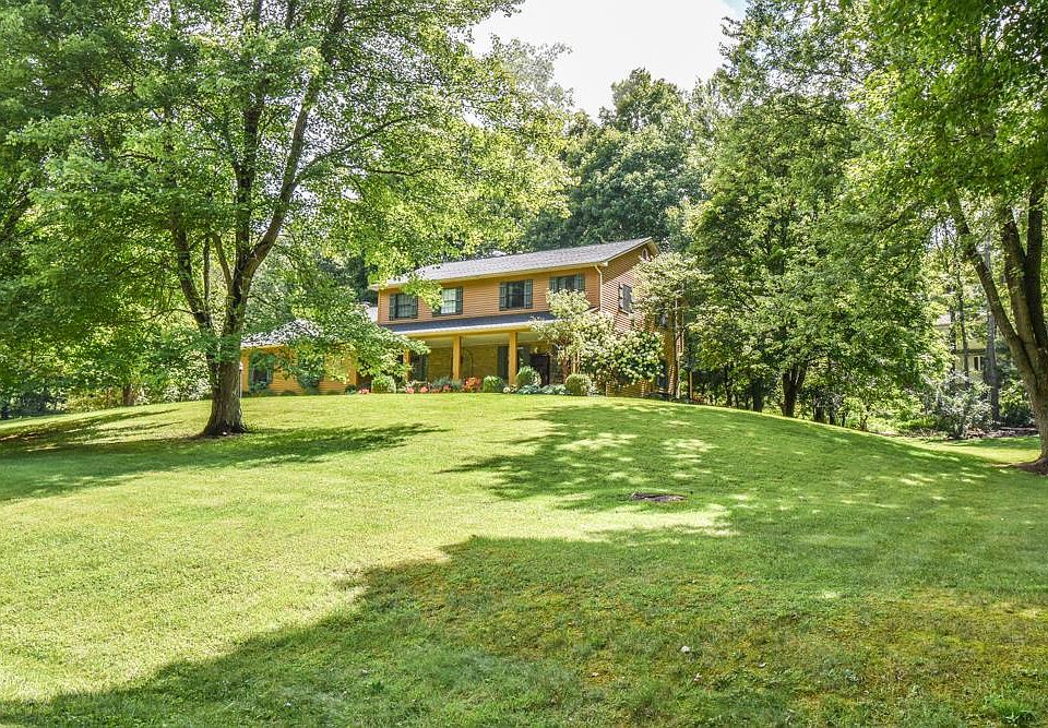 1st image of 18 Parkshire Ct